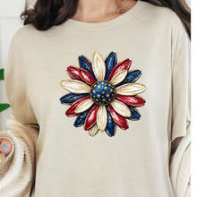 Load image into Gallery viewer, Patriotic Daisy Graphic Tee
