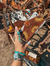 Load image into Gallery viewer, The Avery Concealed Carry a Haute Southern Hyde by Beth Marie Exclusive