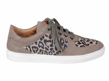 Load image into Gallery viewer, Leopard Sneaker True To Size