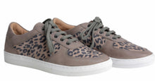 Load image into Gallery viewer, Leopard Sneaker True To Size