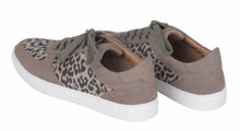 Load image into Gallery viewer, Leopard Sneaker True To Size