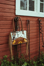 Load image into Gallery viewer, The Avery Concealed Carry a Haute Southern Hyde by Beth Marie Exclusive