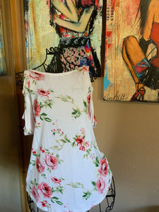 Super CUTE Floral top with Cut out Cold Shoulder